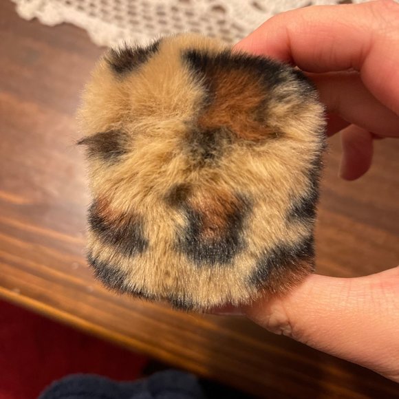 NEW Cute Leopard Apple Airpods case - Picture 2 of 3